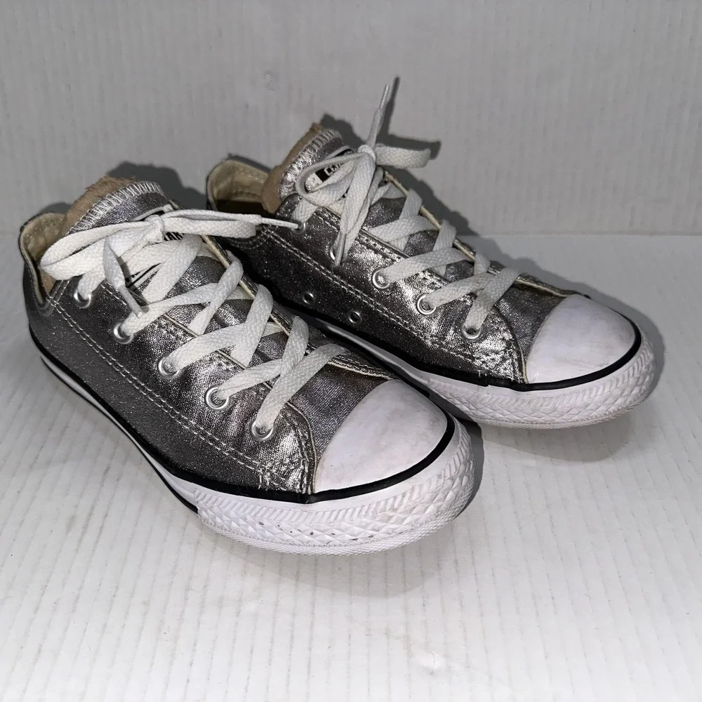 Converse Chuck Taylor All‎ Star Shoes Kids Size 2.5 Silver Low Top Sneakers